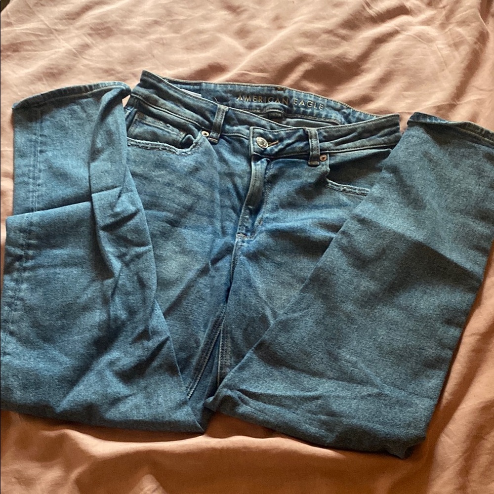 American Eagle Outfitters Crossover-Waist High Rise Relaxed Mom Jeans